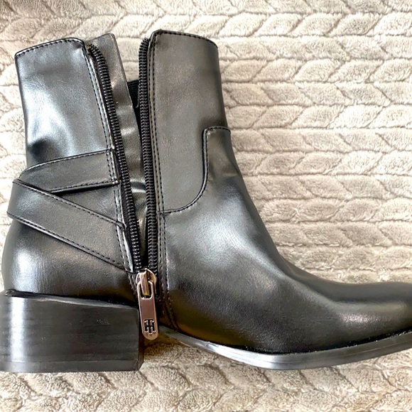 NWOT Tommy Hilfiger boots - Picture 6 of 6